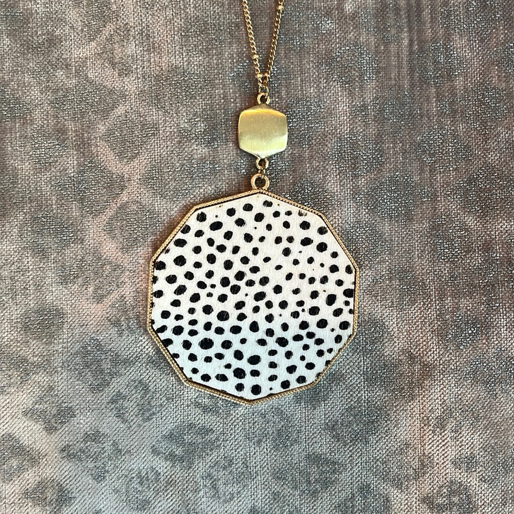Black and white pendant necklace